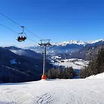 温克勒公寓 *
