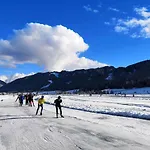 温克勒公寓 *