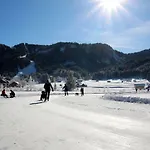 温克勒公寓 *